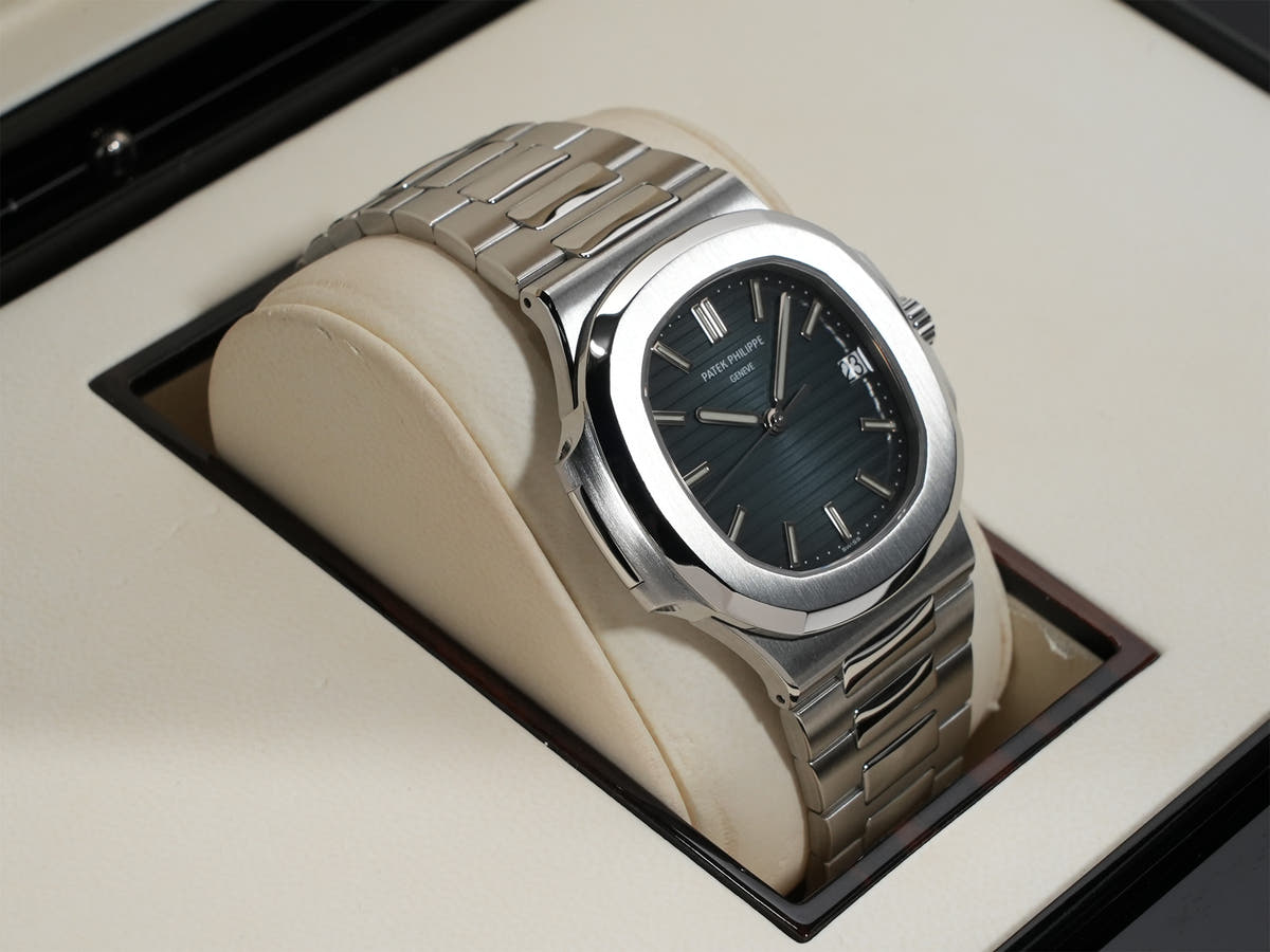パテックフィリップ ノーチラス Ref.5711/1A-001 ブルー文字盤 美中古 987f3jmn