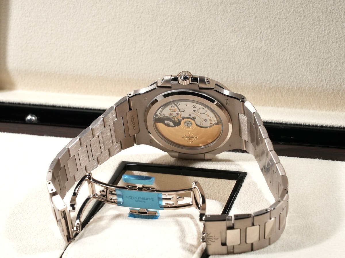 パテックフィリップ ノーチラス Ref.5811/1G-001 ブルー・ソレイユ文字盤 未使用 9fck67zr