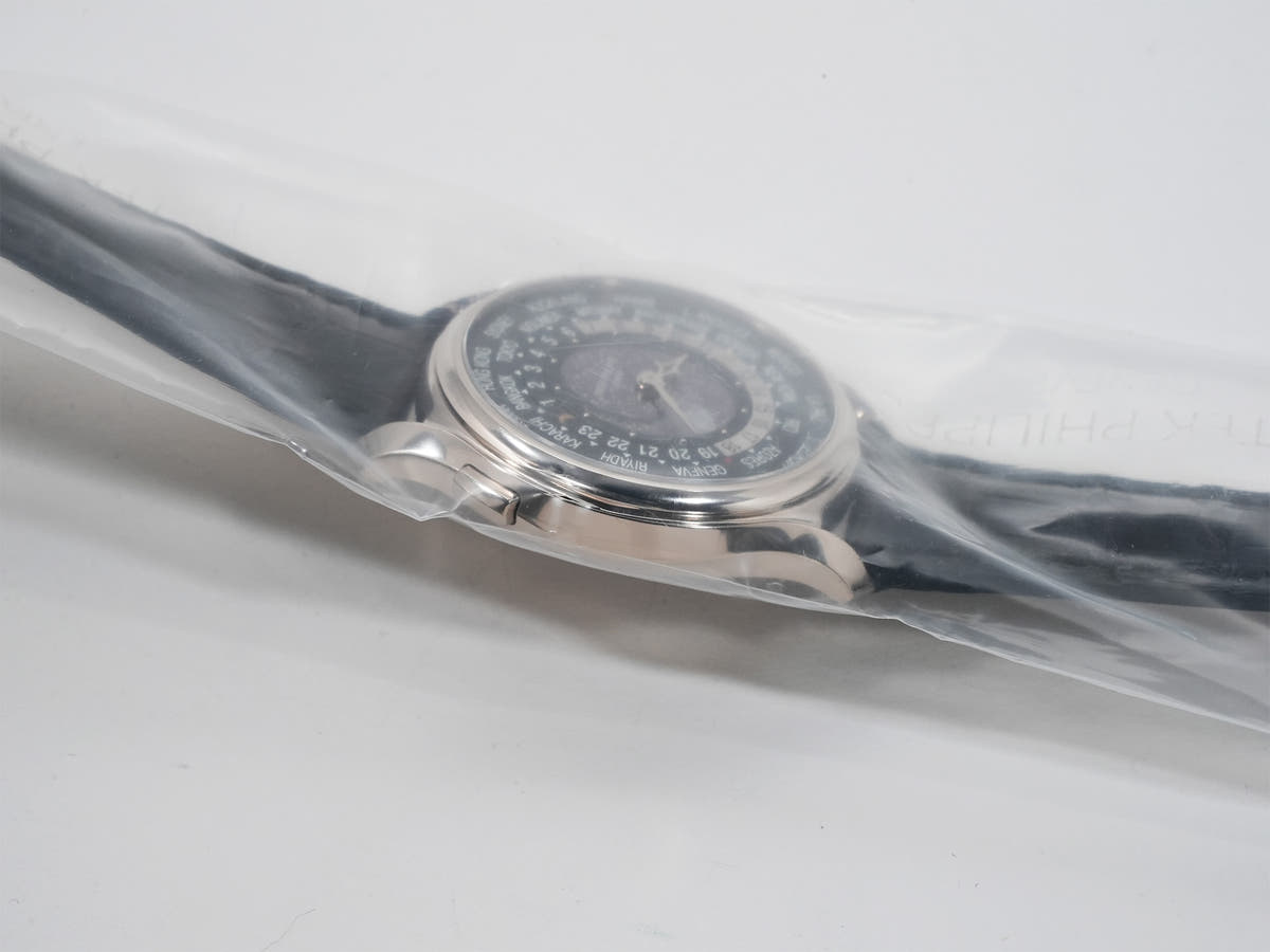 パテックフィリップ コンプリケーション ワールドタイム ムーンフェイズ Ref.5575G-001 ブラック文字盤 デッドストック iar8zn96