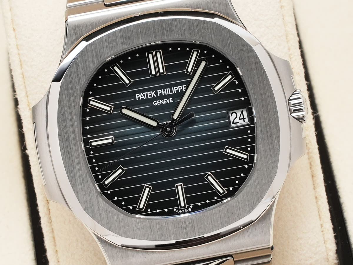 パテックフィリップ ノーチラス Ref.5711/1A-010 ブルー文字盤 中古 vzakfp5b