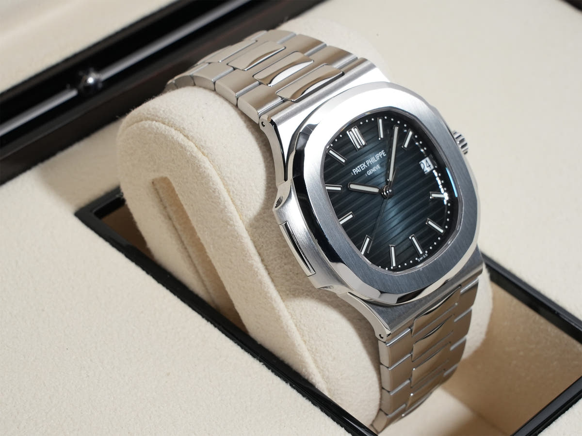 パテックフィリップ ノーチラス Ref.5711/1A-010 ブルー文字盤 中古 vzakfp5b