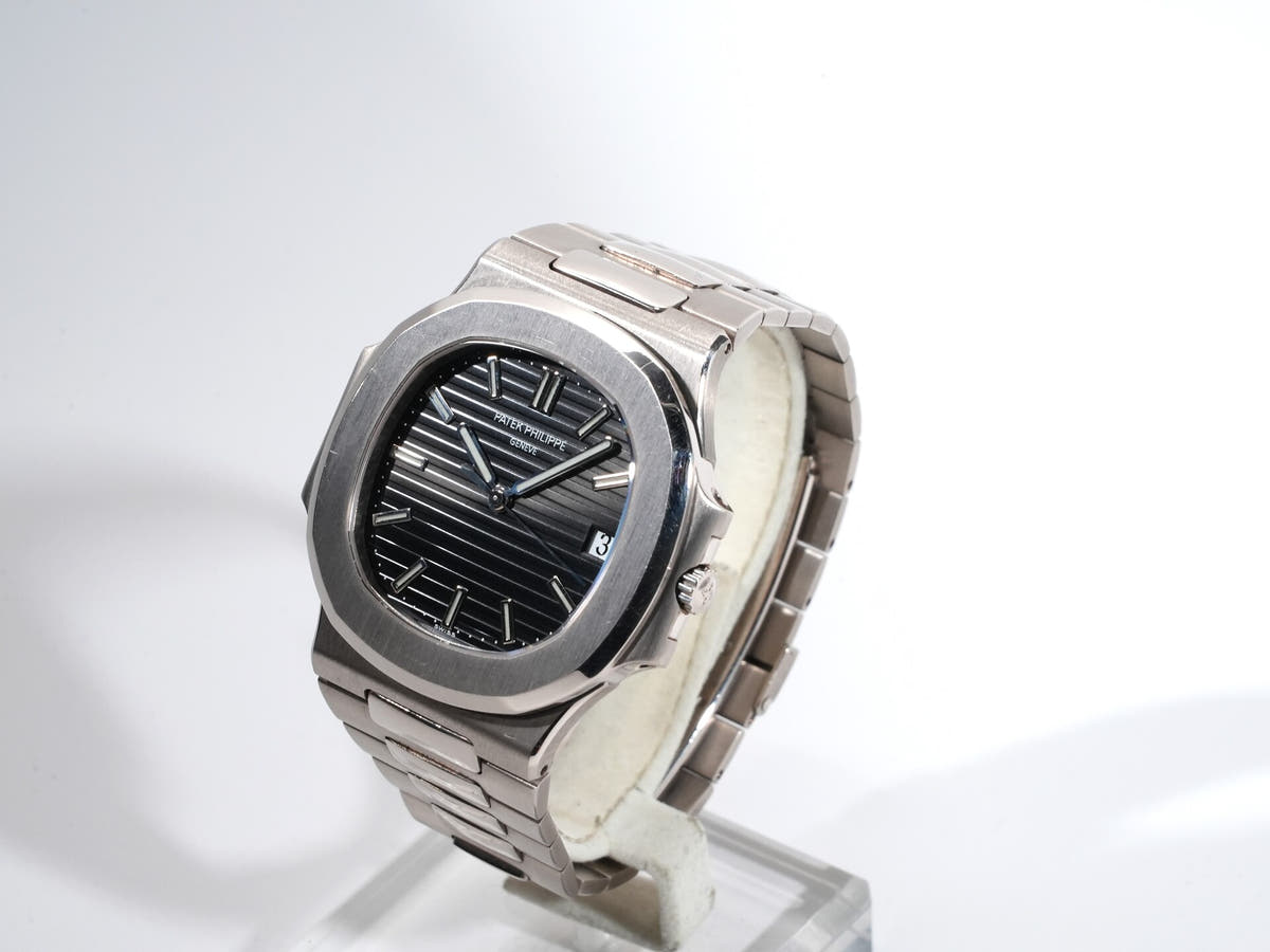 パテックフィリップ ノーチラス Ref.3711/1G-001 ブラック文字盤 中古 amftxyun