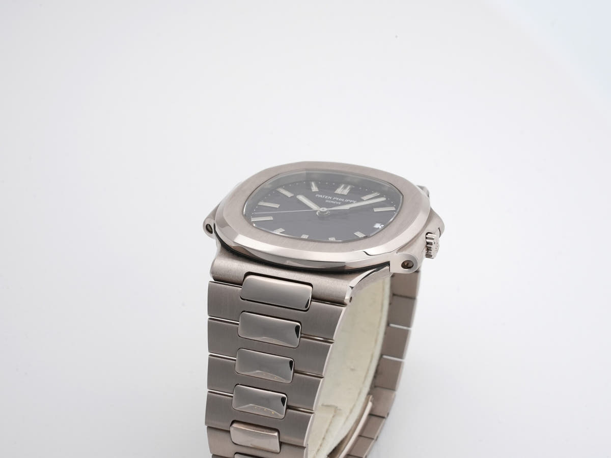 パテックフィリップ ノーチラス Ref.3711/1G-001 ブラック文字盤 中古 amftxyun