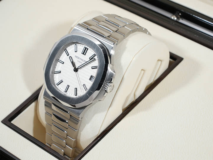 パテックフィリップ ノーチラス Ref.5711/1A-011 ステンレススチール ホワイト文字盤