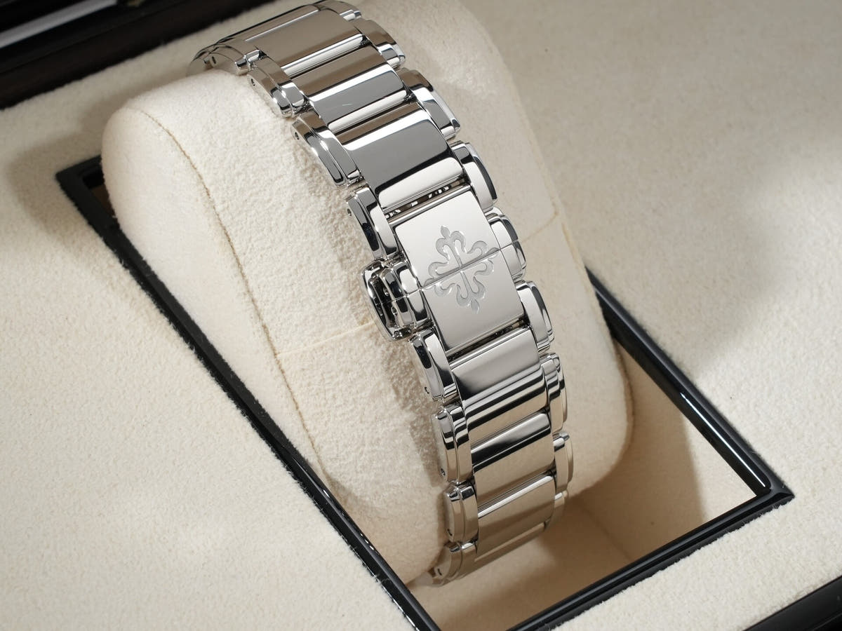 パテックフィリップ Twenty-4 Ref.7300/1200A-011 オリーブグリーン ソレイユ文字盤 美中古 95v8jgkp