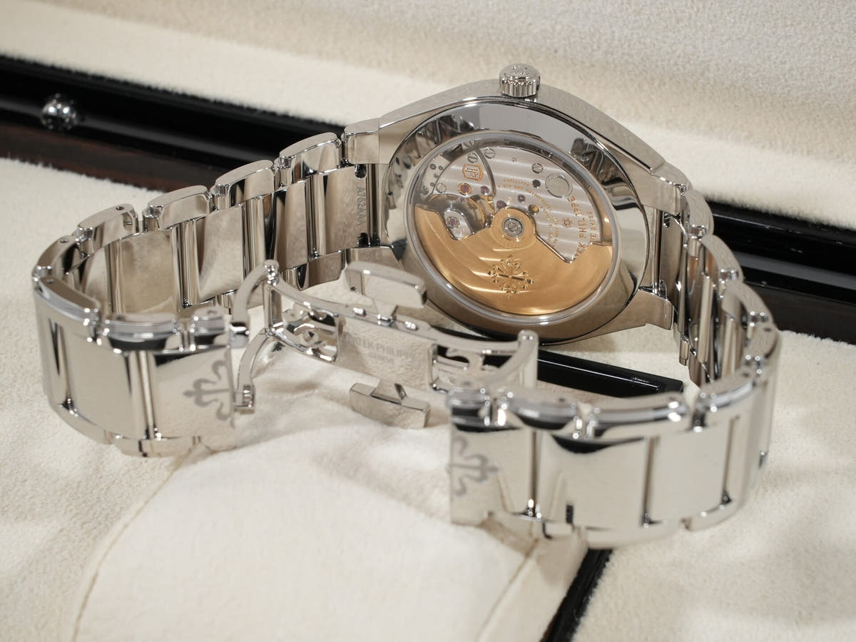 パテックフィリップ Twenty-4 Ref.7300/1200A-011 オリーブグリーン ソレイユ文字盤 美中古 95v8jgkp