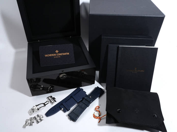 ヴァシュロンコンスタンタン オーヴァーシーズ デュアルタイム Ref.7900V/110A-B334 ブルー文字盤 中古 heqqbe3d