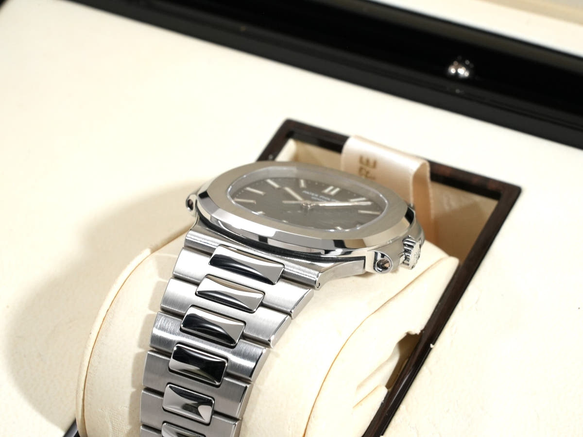 パテックフィリップ ノーチラス Ref.5711/1A-001 ブルー文字盤 美中古 2meijhs2