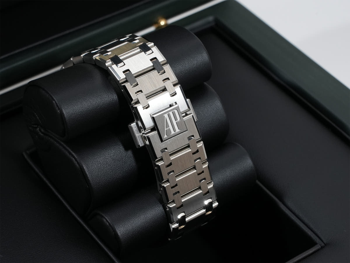 Audemars Piguet Royal Oak Jumbo Extra Thin 50th Anniversary Ref.16202ST.OO.1240ST.01 Night Blue Dial Unused mmpoxfq8