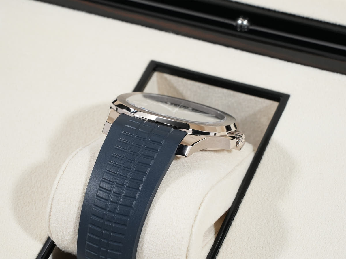 パテックフィリップ アクアノート Ref.5168G-001 ミッドナイトブルー文字盤 美品 95qacwvf