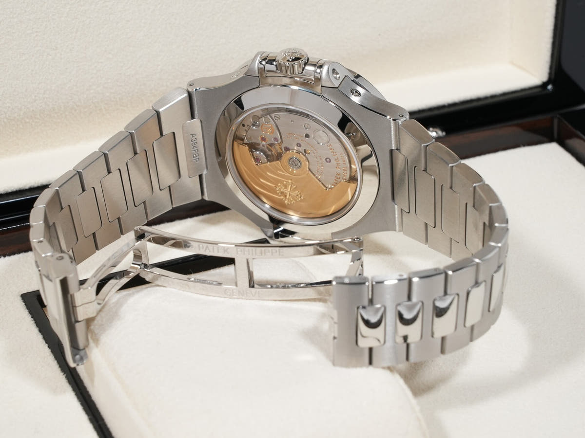 パテックフィリップ ノーチラス アニュアルカレンダー ムーンフェイズ Ref.5726/1A-014 ブルー、ブラックグラデーション文字盤 未使用 5ms38hqa
