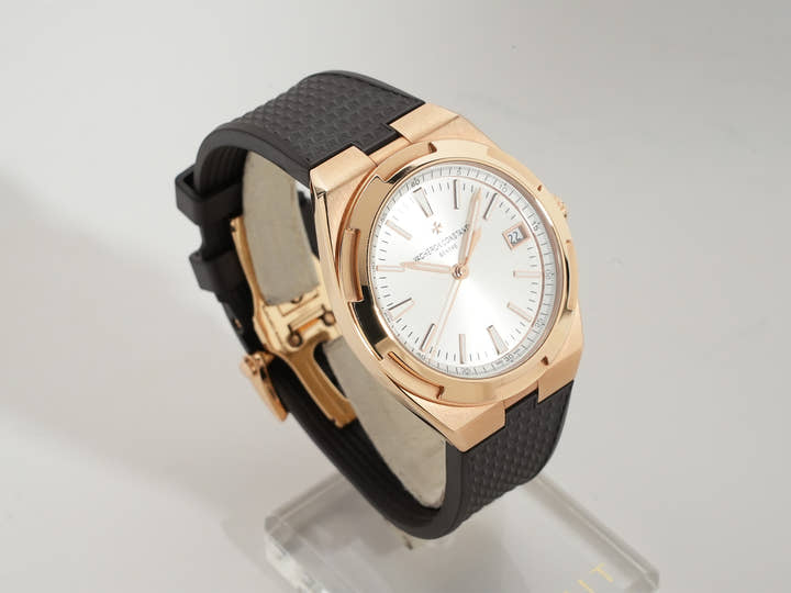 ヴァシュロンコンスタンタン オーヴァーシーズ オートマティック Ref.4500V/000R-B127 シルバー文字盤 中古 rgfrna8m