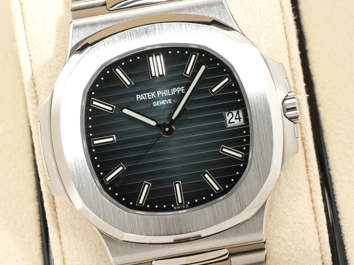 パテックフィリップ ノーチラス Ref.5711/1A-010 ブルー文字盤 中古 8pwuso34