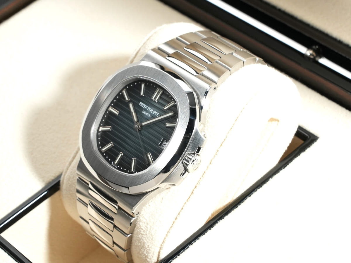 パテックフィリップ ノーチラス Ref.5711/1A-010 ブルー文字盤 中古 8pwuso34