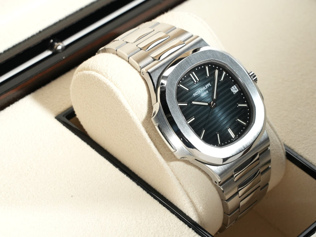 パテックフィリップ ノーチラス Ref.5711/1A-010 ブルー文字盤 中古 8pwuso34