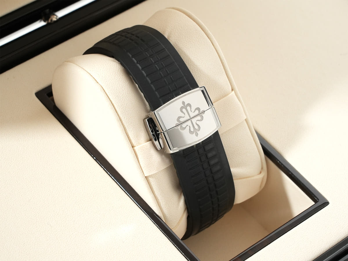 パテックフィリップ アクアノート TIFFANY&CO. Ref.5167A-001 ブラック文字盤 中古 yor3536b
