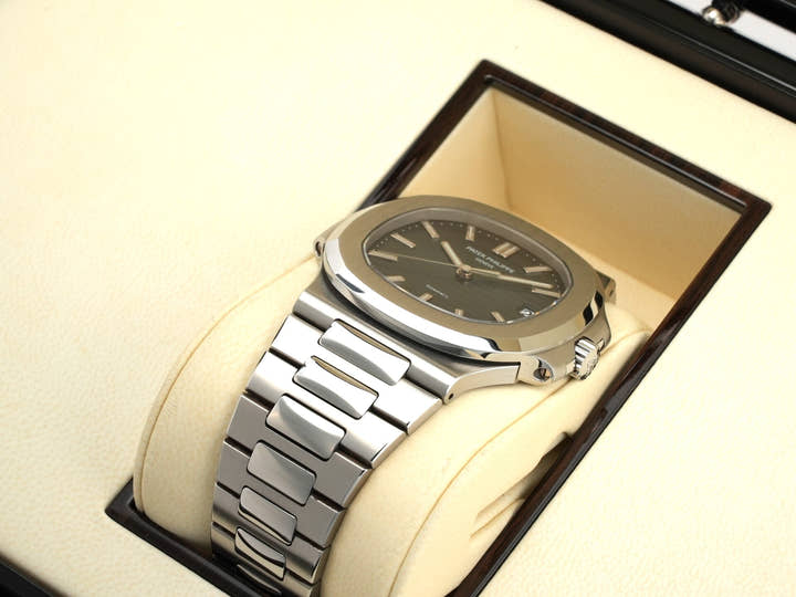 パテックフィリップ ノーチラス TIFFANY＆CO. Ref.5711/1A-010 ステンレススチール ブルー文字盤