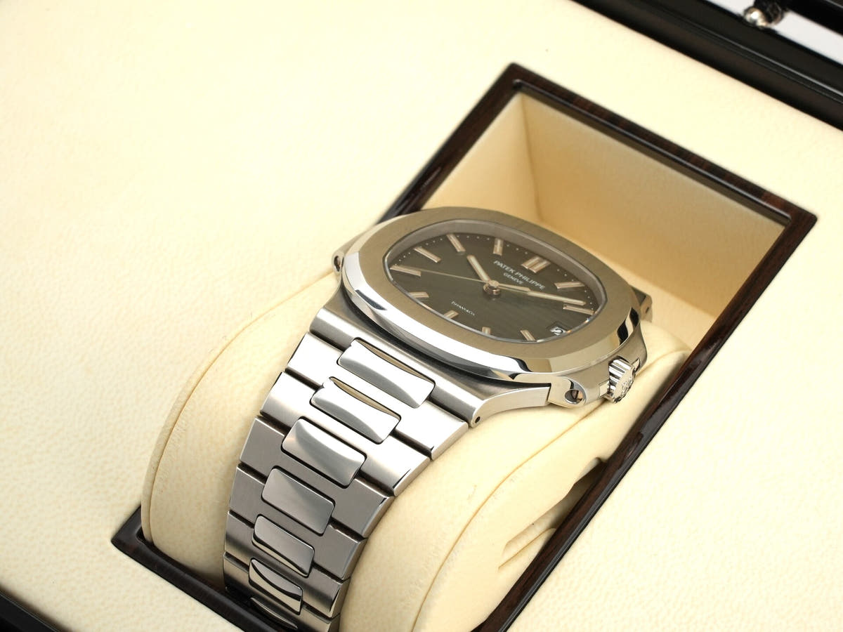パテックフィリップ ノーチラス TIFFANY&CO. Ref.5711/1A-010 ブルー文字盤 美中古 ncpa2noj
