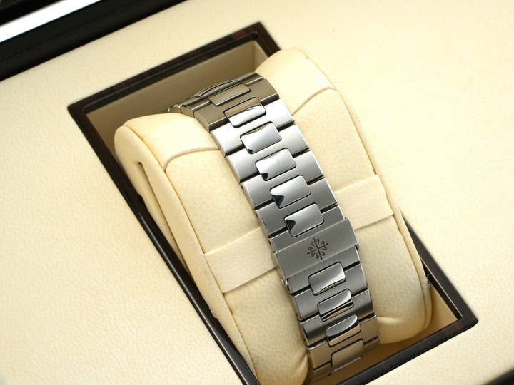 パテックフィリップ ノーチラス TIFFANY＆CO. Ref.5711/1A-010 ステンレススチール ブルー文字盤