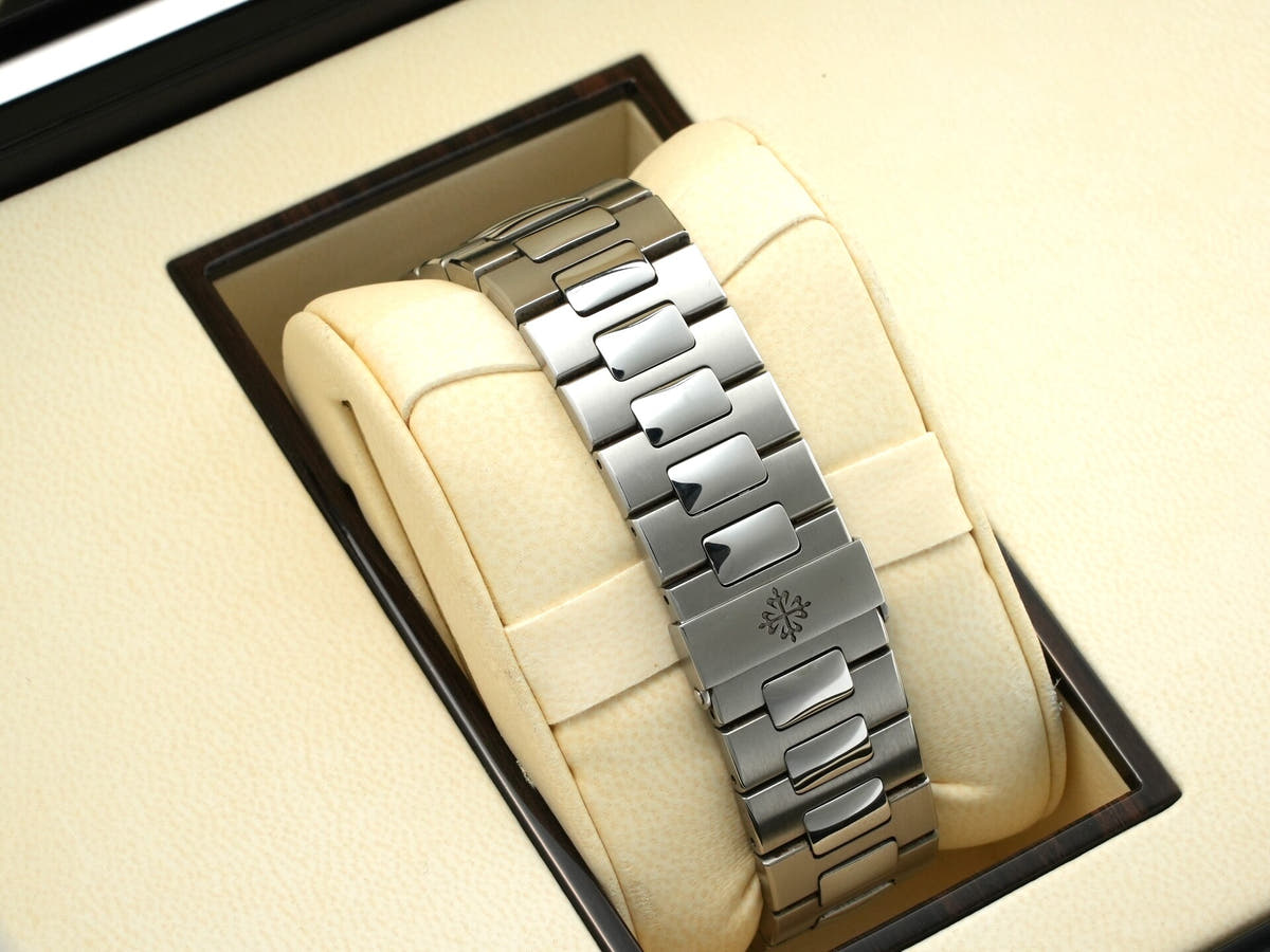 パテックフィリップ ノーチラス TIFFANY&CO. Ref.5711/1A-010 ブルー文字盤 美中古 ncpa2noj