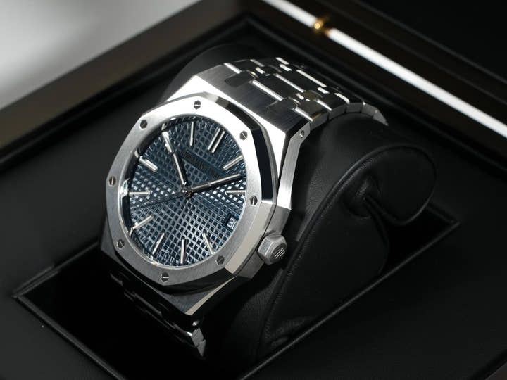 Audemars Piguet Royal Oak Automatic Ref.15510ST.OO.1320ST.06 Night Blue Dial Unused gxg37azo