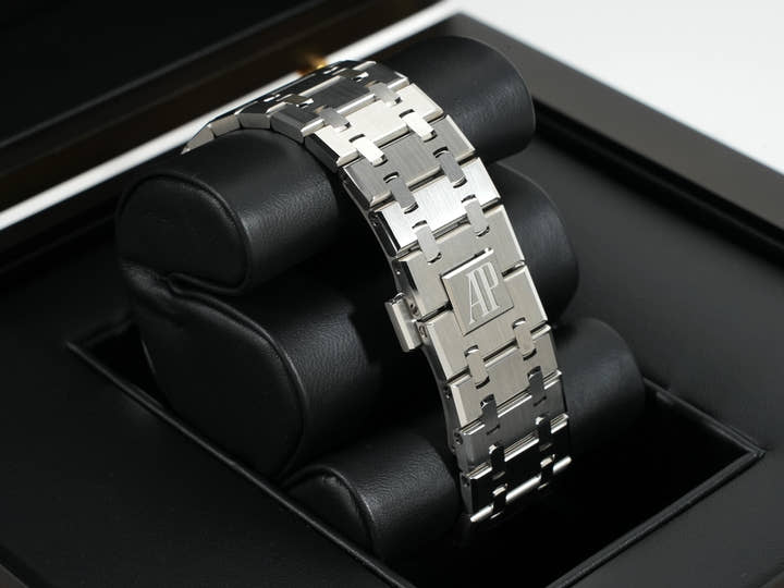 Audemars Piguet Royal Oak Automatic Ref.15510ST.OO.1320ST.06 Night Blue Dial Unused gxg37azo