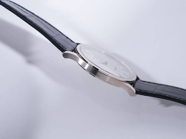 Patek Philippe Calatrava Ref.5196G-001 Silver Dial Used j425irz9
