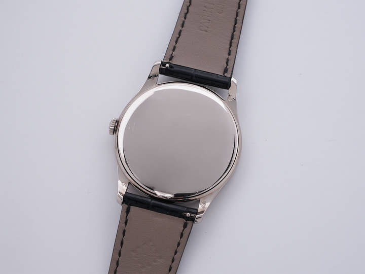 Patek Philippe Calatrava Ref.5196G-001 Silver Dial Used j425irz9
