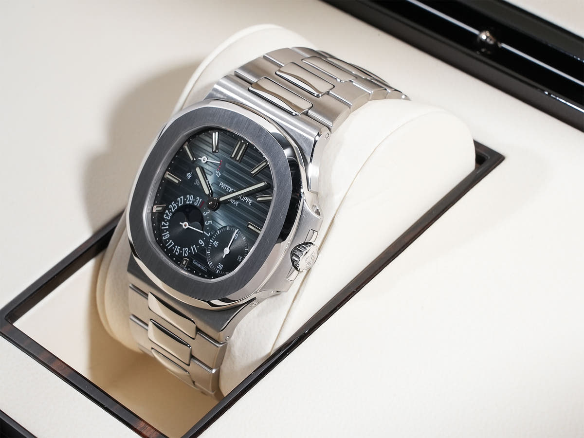 パテックフィリップ ノーチラス プチコンプリケーション TIFFANY&CO. Ref.5712/1A-001 ブルー文字盤 美中古 8ww87jg2