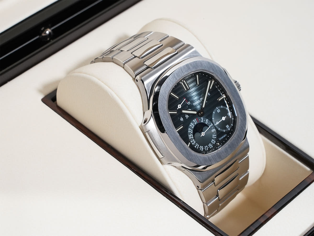 パテックフィリップ ノーチラス プチコンプリケーション TIFFANY&CO. Ref.5712/1A-001 ブルー文字盤 美中古 8ww87jg2