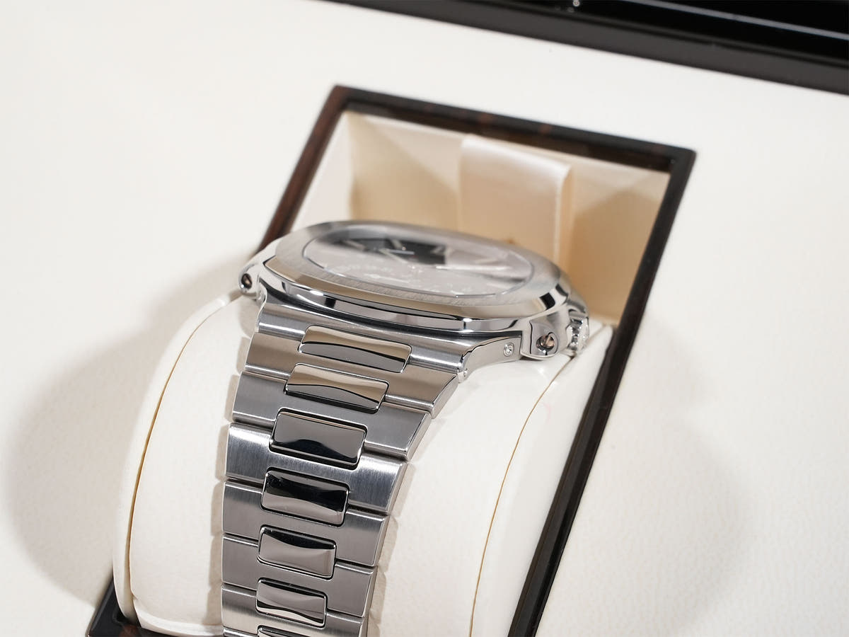 パテックフィリップ ノーチラス プチコンプリケーション TIFFANY&CO. Ref.5712/1A-001 ブルー文字盤 美中古 8ww87jg2