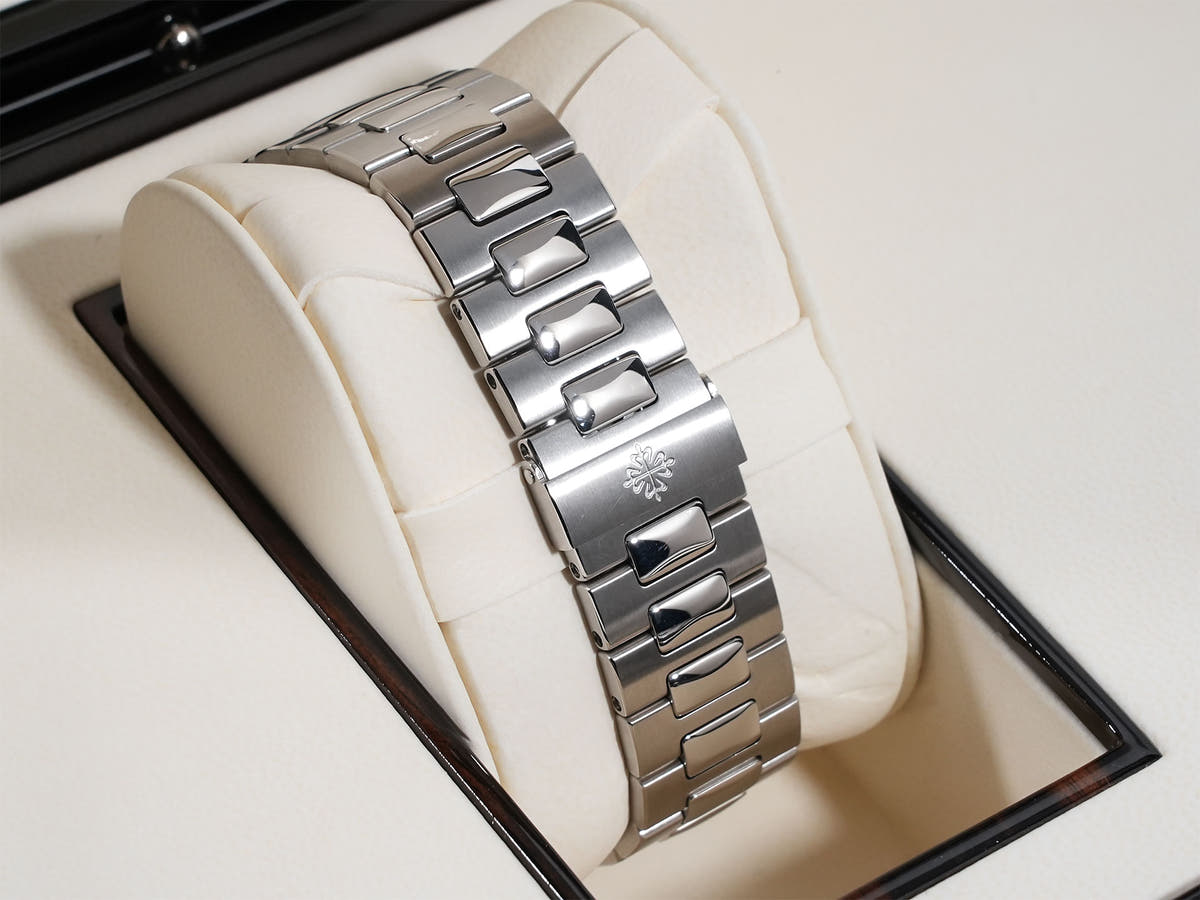 パテックフィリップ ノーチラス プチコンプリケーション TIFFANY&CO. Ref.5712/1A-001 ブルー文字盤 美中古 8ww87jg2