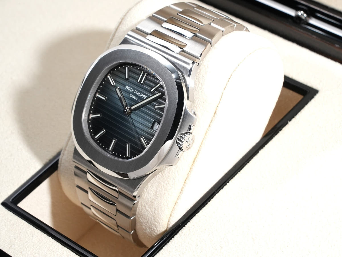 パテックフィリップ ノーチラス Ref.5711/1A-010 ブルー文字盤 未使用 ght27gcu