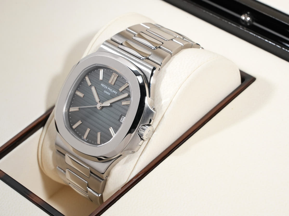 パテックフィリップ ノーチラス Ref.5711/1A-001 ブルー文字盤 美中古 j4auuop9
