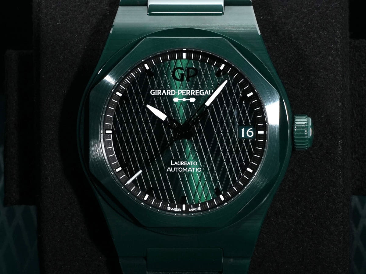 Girard-Perregaux Laureato 42 MM Green Ceramic Aston Martin Edition Ref.81010-32-3081-1CX GREEN CERAMIC Green Dial Unused updwxip4