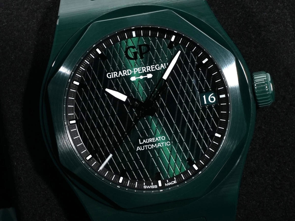Girard-Perregaux Laureato 42 MM Green Ceramic Aston Martin Edition Ref.81010-32-3081-1CX GREEN CERAMIC Green Dial Unused updwxip4