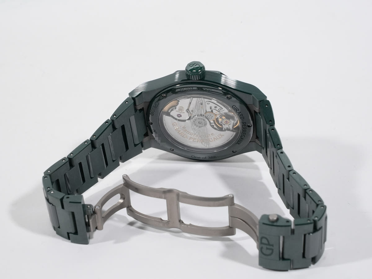 Girard-Perregaux Laureato 42 MM Green Ceramic Aston Martin Edition Ref.81010-32-3081-1CX GREEN CERAMIC Green Dial Unused updwxip4