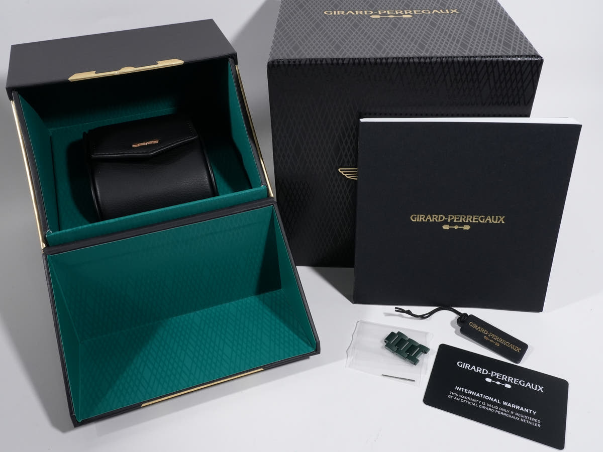 Girard-Perregaux Laureato 42 MM Green Ceramic Aston Martin Edition Ref.81010-32-3081-1CX GREEN CERAMIC Green Dial Unused updwxip4