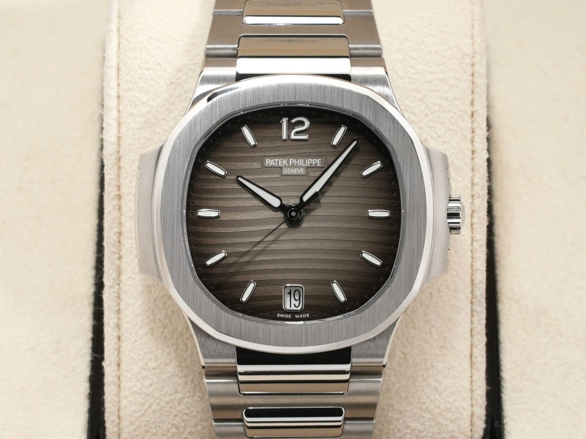 パテックフィリップ ノーチラス Ref.7118/1A-011 スモークグレー文字盤 美品 f57igmza