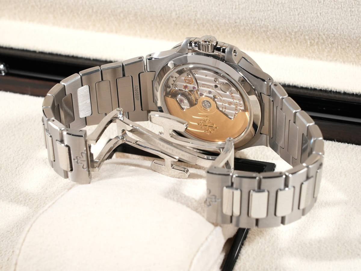 パテックフィリップ ノーチラス Ref.7118/1A-011 スモークグレー文字盤 美品 f57igmza