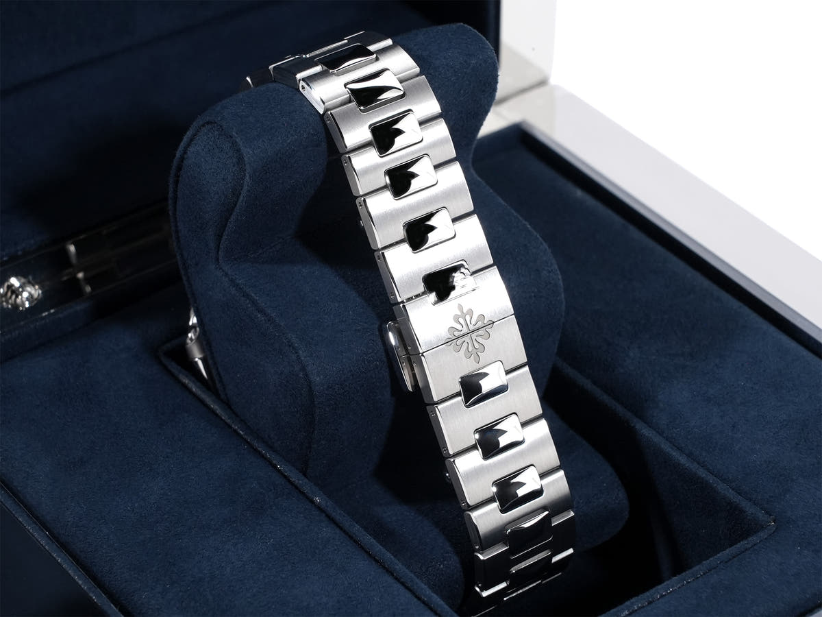 パテックフィリップ キュビタス Ref.5821/1A-001 グリーン文字盤 未使用 qcusrmau