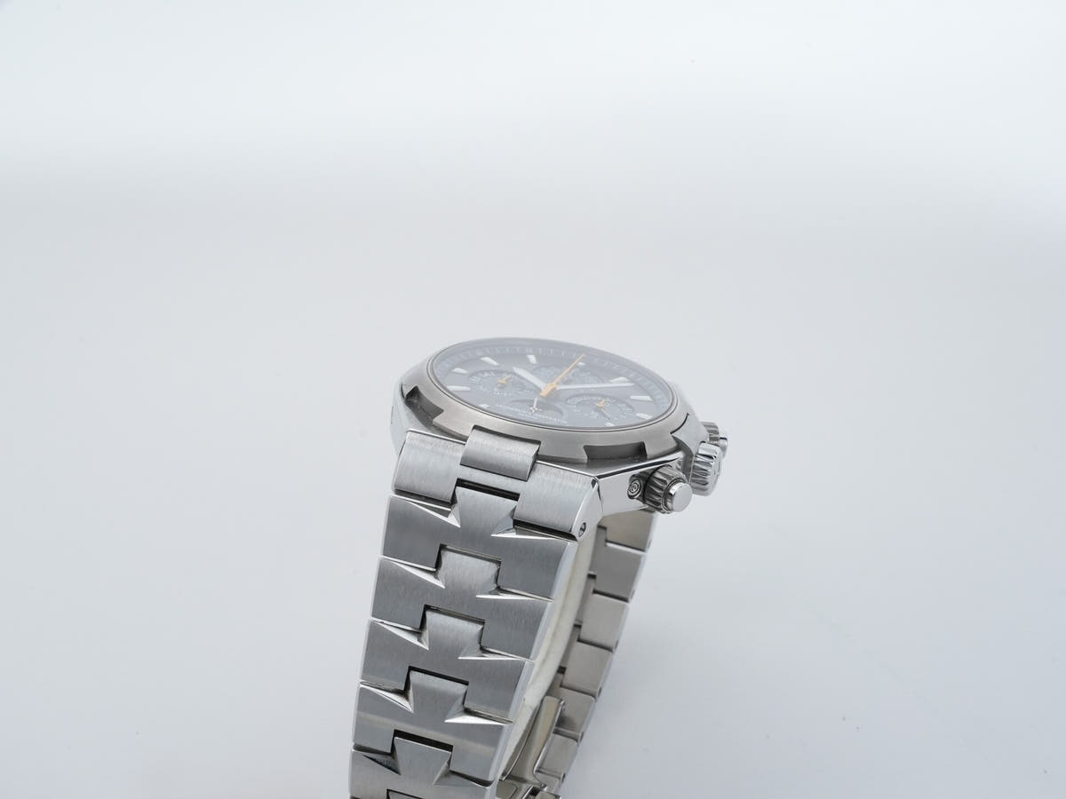 Vacheron Constantin Overseas Perpetual Calendar Chronograph Ref.49020/000W-9656 Grey Dial Good Condition hvhvs2v8