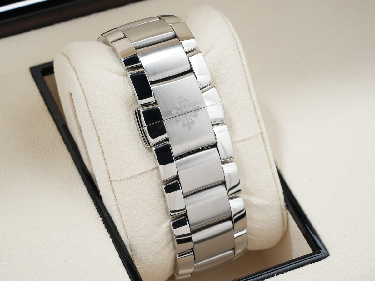 Patek Philippe Annual Calendar Chronograph Ref.5905/1A-001 Stainless Steel Olive Green Soleil Dial Unused t8fk8toe