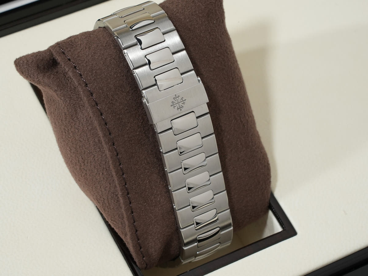 パテックフィリップ ノーチラス クロノグラフ Ref.5980/1A-001 ブルー文字盤 美品 in4e9cuy