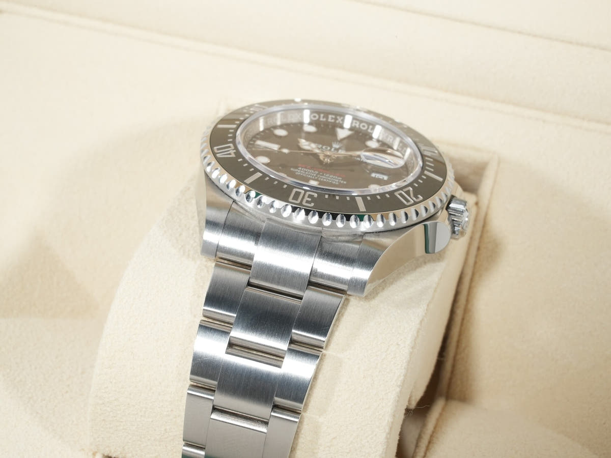 ロレックス シードゥエラー Ref.126600 SS ブラック文字盤 美中古 w3akybqs