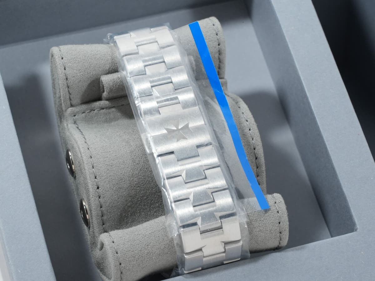 Vacheron Constantin Overseas Automatic Ref.4520V/210A-B128 Blue Dial Unused 2hs25s93