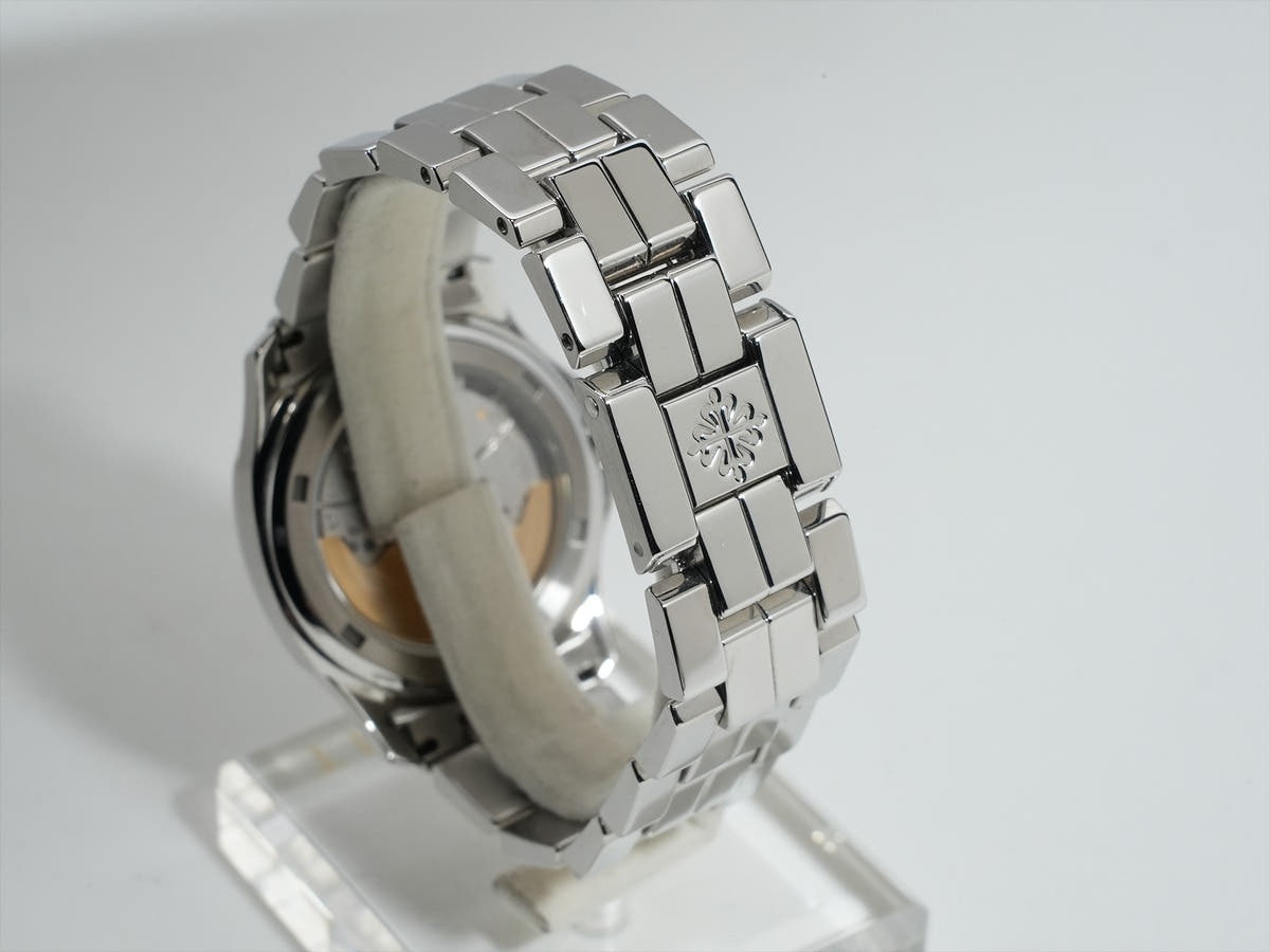 パテックフィリップ アクアノート ミディアム Ref.5066/1A-001 ブラック文字盤 中古 awn28v63