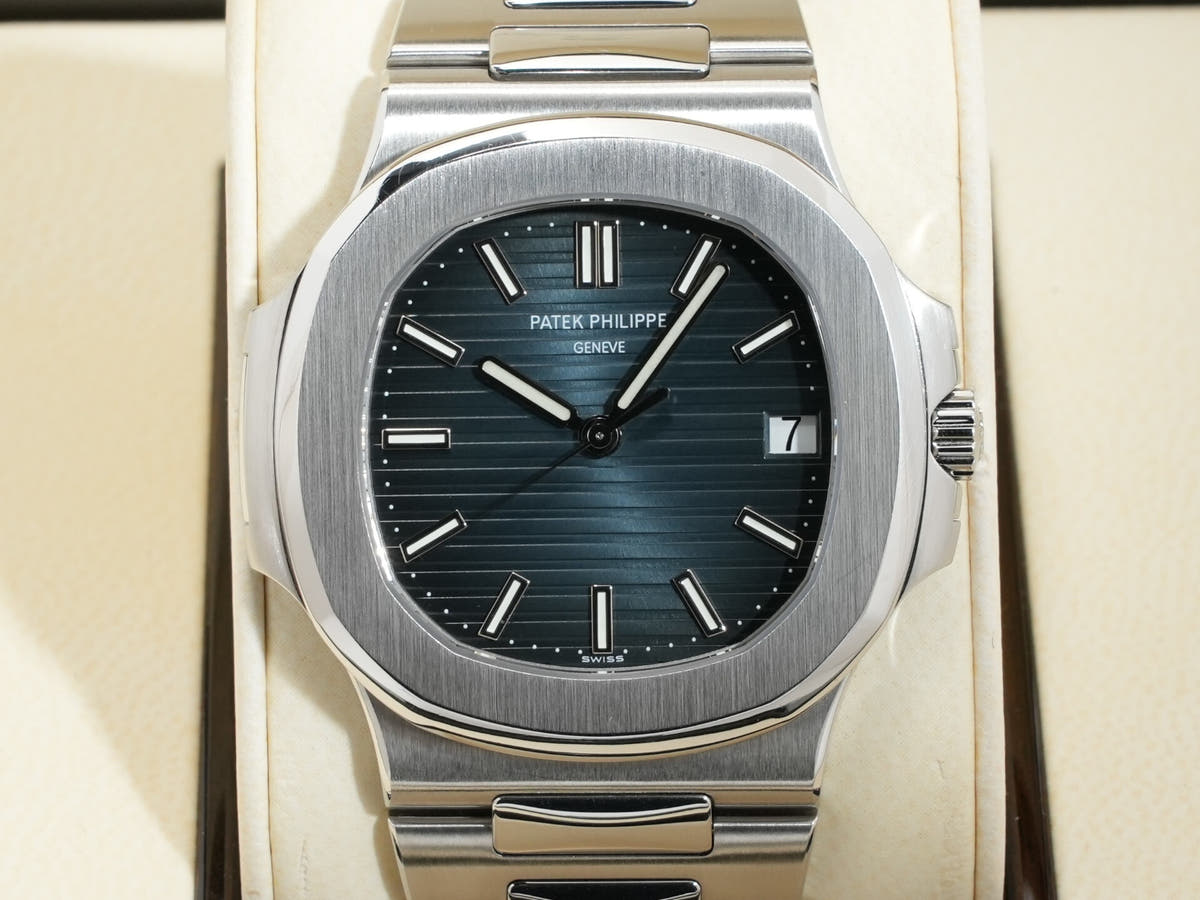 パテックフィリップ ノーチラス Ref.5711/1A-001 ブルー文字盤 中古 rgyni3dj
