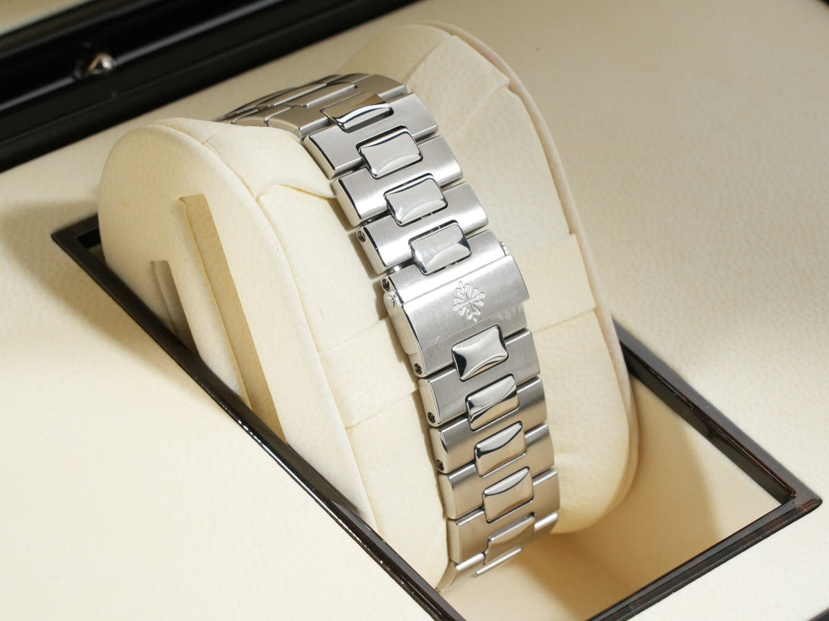 パテックフィリップ ノーチラス Ref.5711/1A-001 ブルー文字盤 中古 rgyni3dj