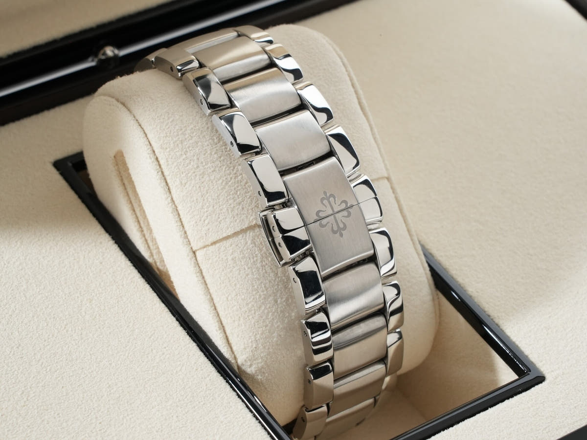 パテックフィリップ アクアノート エクストララージ Ref.5167/1A-001 ブラック文字盤 中古 bwgp2wkr